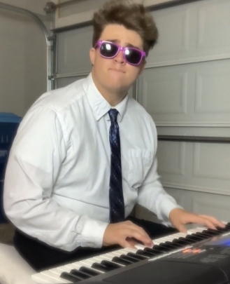 Guitar Teacher, Bass Guitar Teacher, Drum Teacher, Keyboard + Piano Teacher Dan